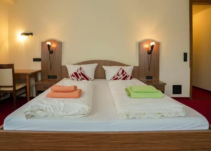 호텔 Weinhaus Kreuter 3*